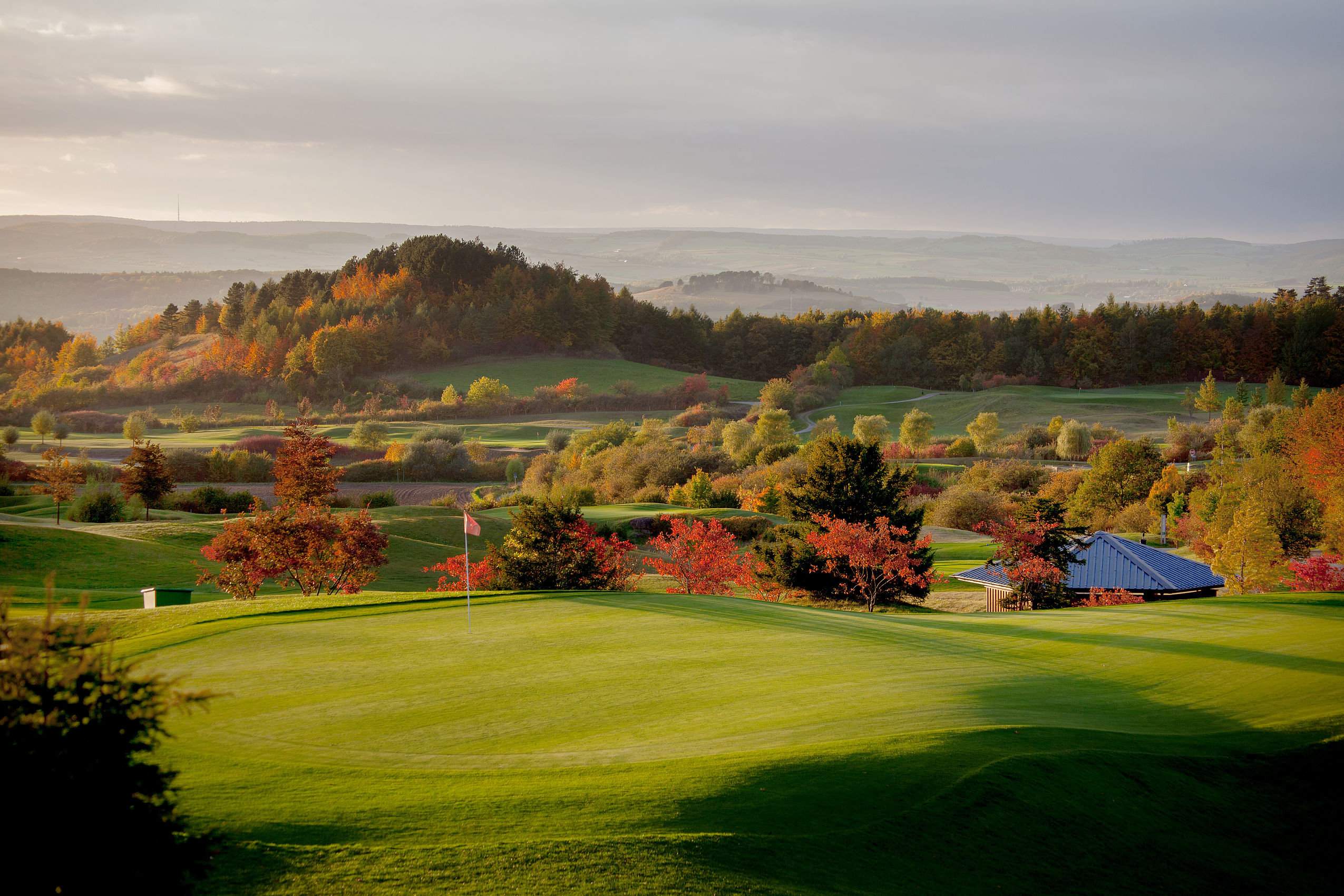 Blick auf das Hardenberg Golfresort für den perfekten Golfurlaub in Niedersachsen